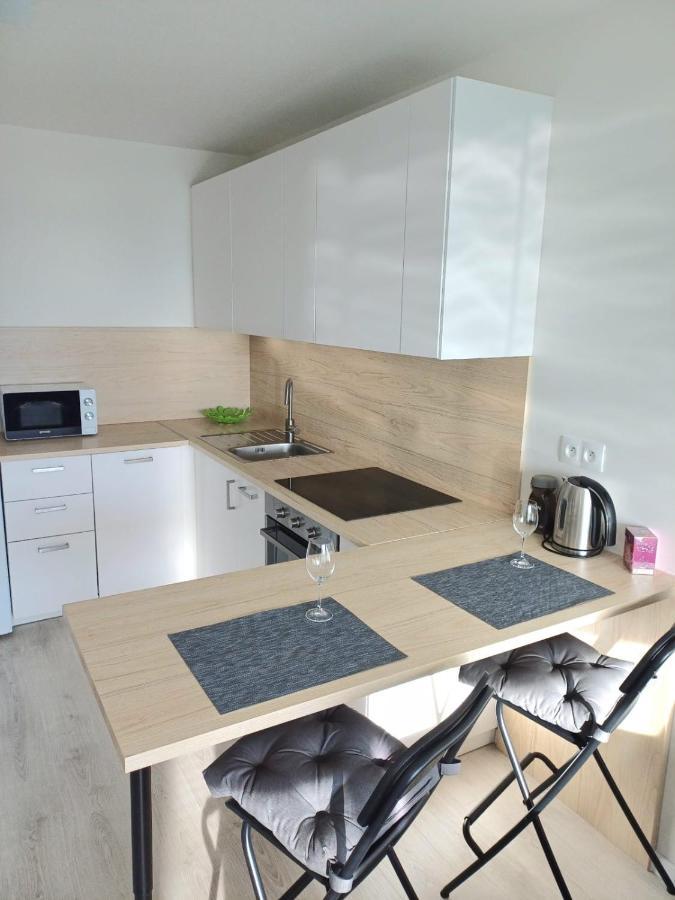 New Air-Conditioned Apartment 5 Minutes By Walk From The Airport With Free Garage Parking Bratysława Zewnętrze zdjęcie