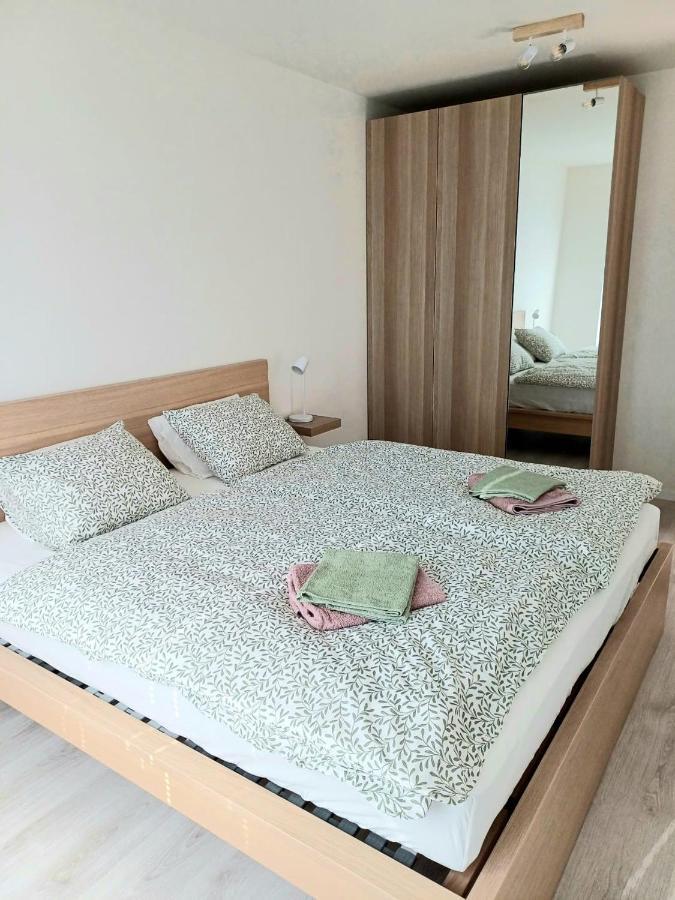 New Air-Conditioned Apartment 5 Minutes By Walk From The Airport With Free Garage Parking Bratysława Zewnętrze zdjęcie